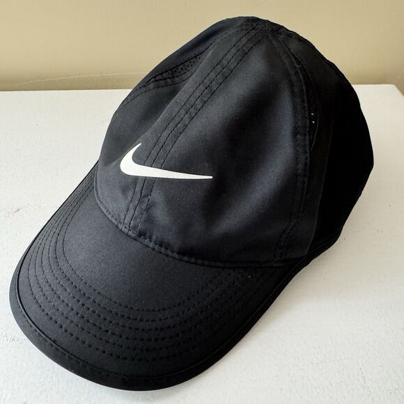Nike Dri-Fit Hat Black Women's Featherlight 6 Panel Running Athletic Adjustable - Picture 1 of 6